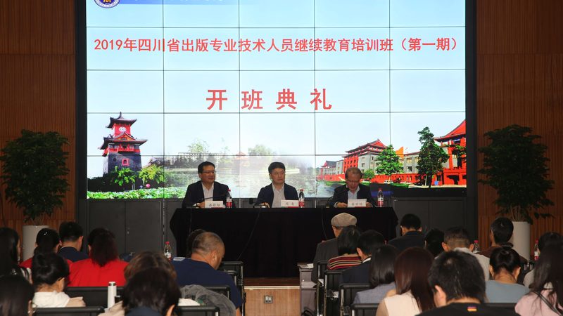 小标题：建造师职业前景与市场需求